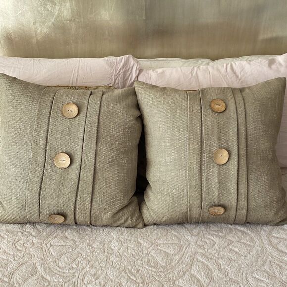 Pier 1 sage color tweed pillow set with wooden button detail - Picture 1 of 11